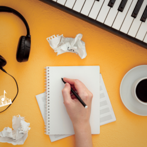 https://www.yourmusiqskool.nl/wp-content/uploads/2025/01/songwriting-2-300x300.png